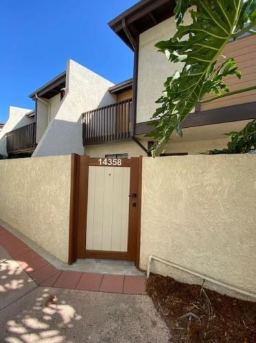 14358 Yukon Ave, Hawthorne, CA 90250-8549