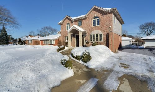 8293 Ozanam Ave, Niles, IL 60714-2452