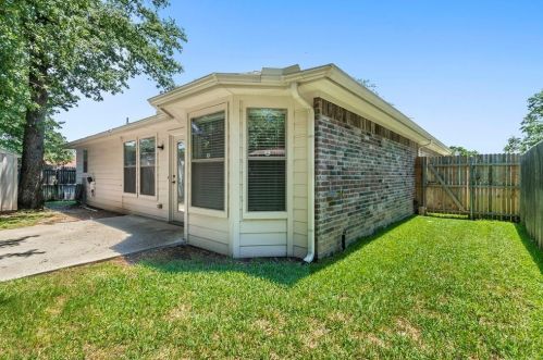 2431 Arbor Ct, Irving TX  75060-6568 exterior