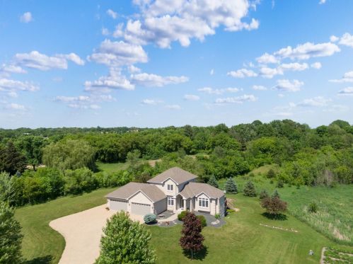 4020 200th St, Prior Lake, MN 55372-8909