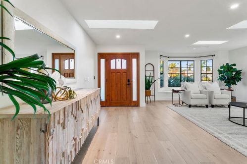 17089 Westport Dr, Huntington Beach CA  92649-4246 exterior