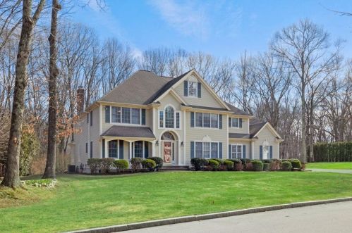7 Belmont Dr, Lincoln, RI 02865-4645