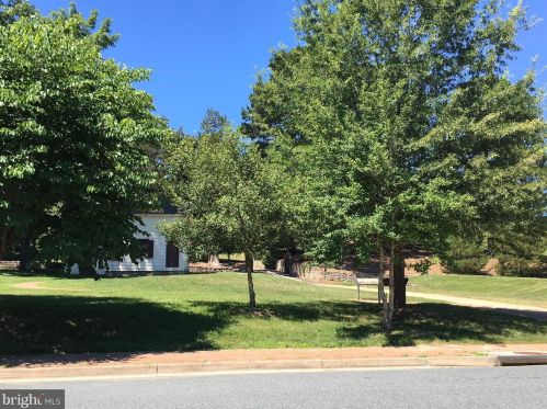 547 Willis St, Fredericksburg, VA 22401-5658