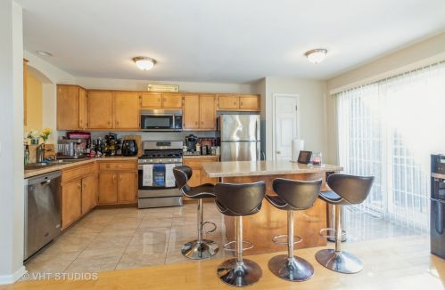 9723 Hillcrest Cir, Orland Park, IL 60467-5564