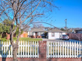 546 6th Ave, Upland, CA 91786-4841