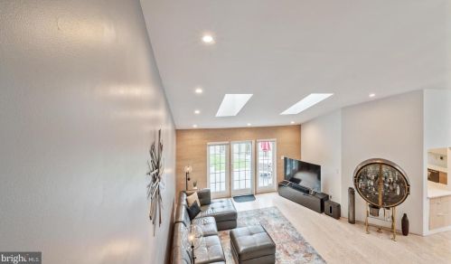 4 Fieldwood Ct, Princeton, NJ 08540-7090
