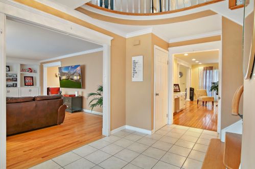 3 Burning Tree Rd, Rolling Meadows, IL 60008-2331