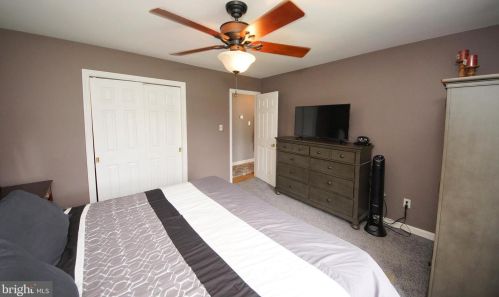 41 Holt Cir, Trenton NJ  08619-1605 exterior