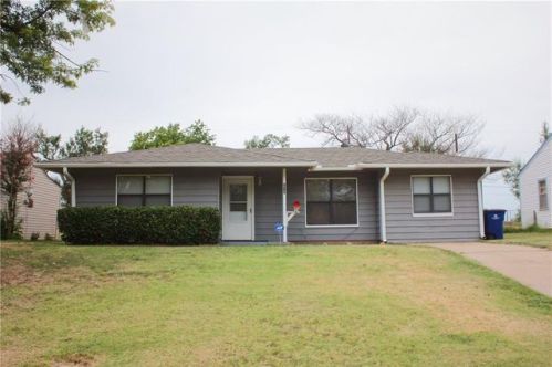 213 17th St, Chickasha, OK 73018-1609