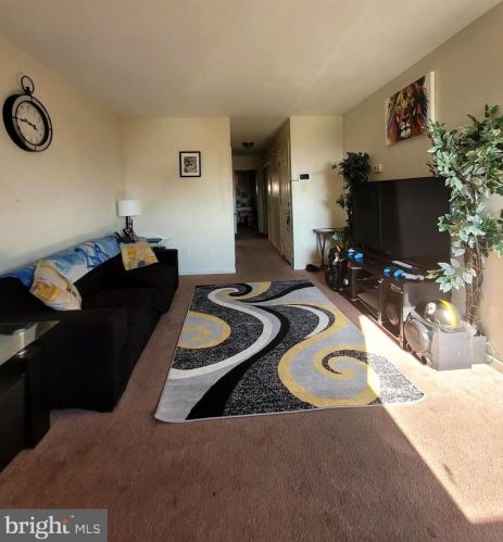 8202 Ditman St, Philadelphia PA 19136-2814 exterior