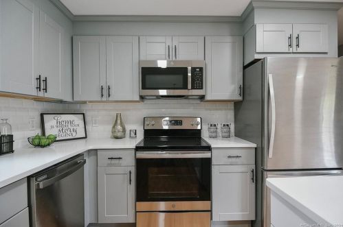 10 Cobblers Ct, Niantic CT  06357-1310 exterior
