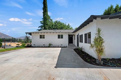 2699 Maryknoll Dr, Colton, CA 92324-3712