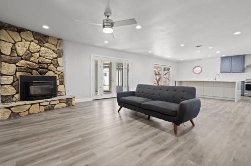 8716 Lodestone Cir, Elk Grove CA  95624-2520 exterior