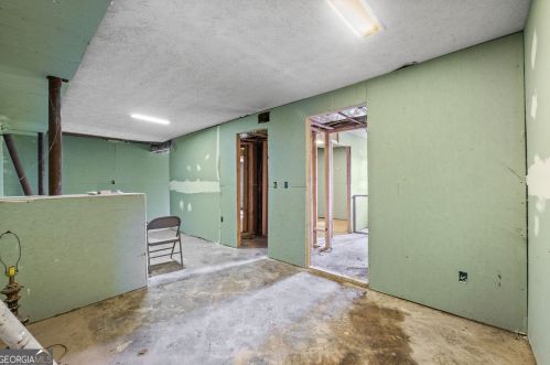 2916 Handy Dr, Atlanta GA  30318-7239 exterior