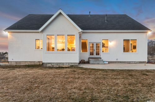 2712 Mt Jordan Rd, Sandy UT 84092-3380 exterior