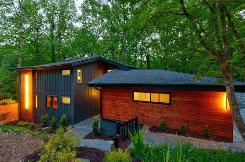 620 Colebrook Ct, Atlanta GA  30327-4710 exterior