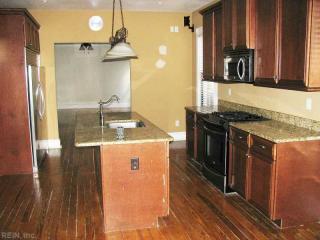 1049 Leckie St, Portsmouth, VA 23704-1903