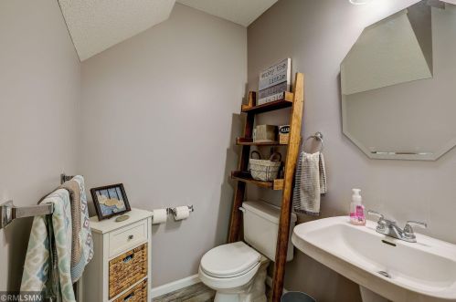 2064 Gresham Ave, Saint Paul MN  55128-3916 exterior