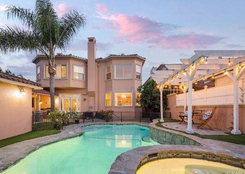 7825 6th St, Downey, CA 90241-2205
