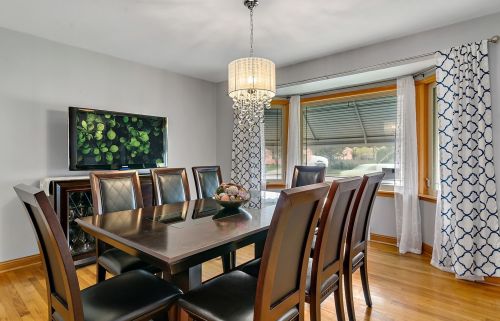 7216 Oakton St, Niles, IL 60714-3059