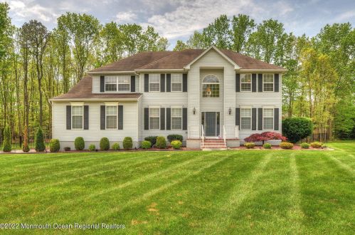 7 Hardwood Dr, Jackson Twp, NJ 08527-5349