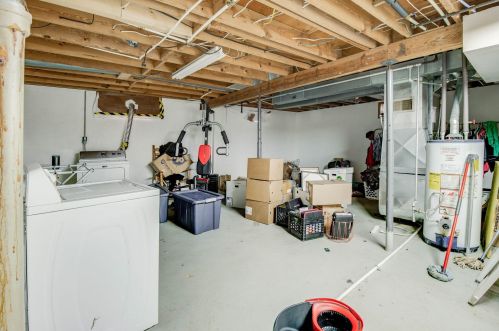 1306 Montego Dr, Springfield OH  45503-6223 exterior