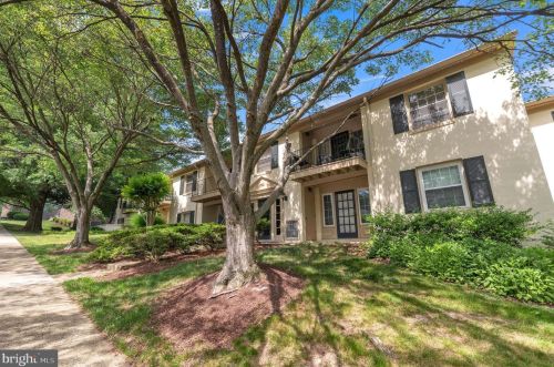 5900 Surrey Hill Pl, Springfield VA  22152-1144 exterior