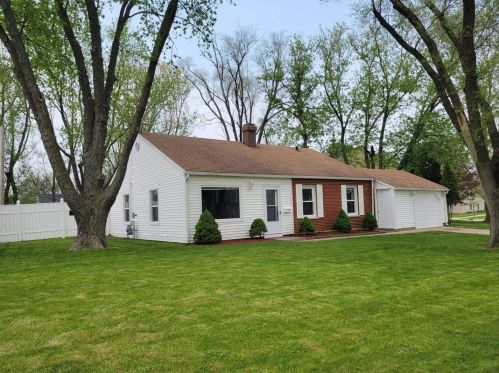 126 Fairview Ln, Streamwood, IL 60107-1617