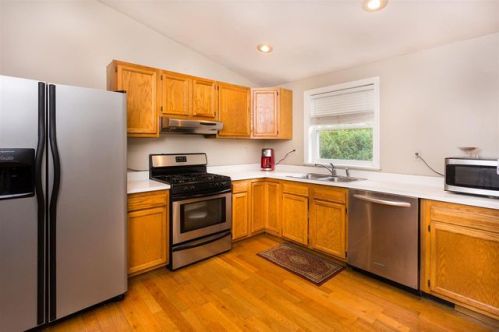 4 Whittier Ln, Lee, NH 03861-6304