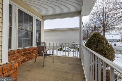 100 Hummingbird Dr, Trenton, NJ 08690-3568