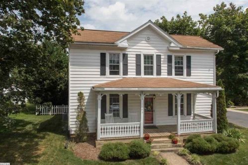 1103 Walnut St, Staunton, VA 24401-3939
