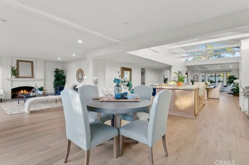 17089 Westport Dr, Huntington Beach CA  92649-4246 exterior