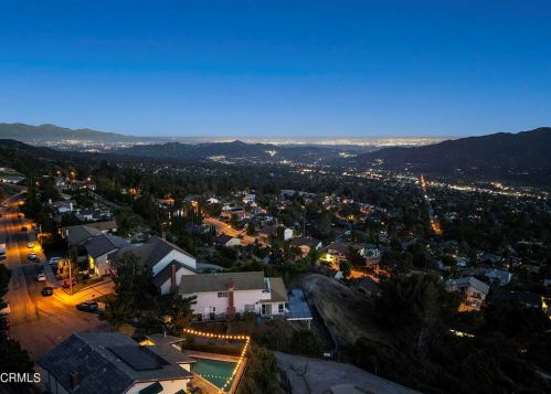 2980 Hawkridge Dr, Glendale, CA 91214-1346