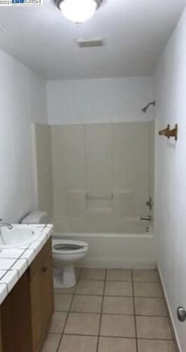 713 Sunset Ave, Modesto, CA 95351-3755