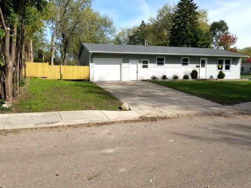 335 Tulsa Ave, Carpentersville, IL 60110-1556
