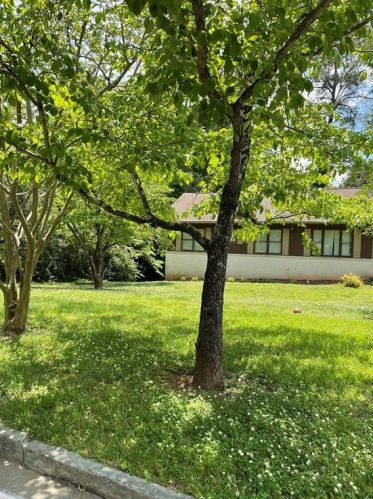 4071 Creek Ct, Stone Mountain, GA 30083-5215
