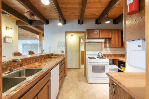 14270 Shr Dr, Truckee CA  96161-3430 exterior