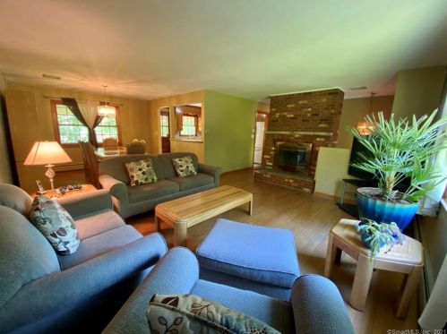 48 Quarry Ridge Rd, Upper Stepney, CT 06468-3322