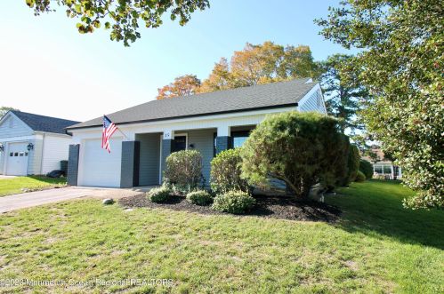 15 Newbury Row, Lakehurst, NJ 08759-6601