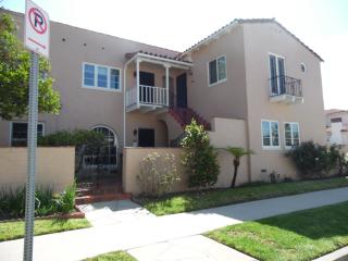 4202 6th Ave, Los Angeles CA  90008-4720 exterior