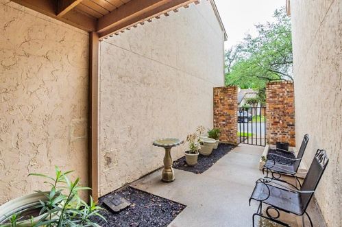 12542 Burninglog Ln, Dallas TX  75243-2118 exterior