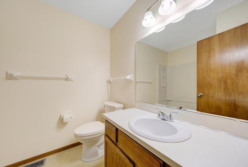 1579 Helmo Ave, Saint Paul MN  55128-5534 exterior