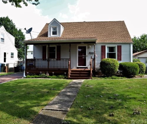 10 Smith St, Avenel, NJ 07001-1707