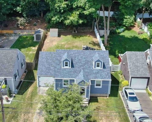 8 Bartlett Mnr, Norwalk, CT 06850-1927