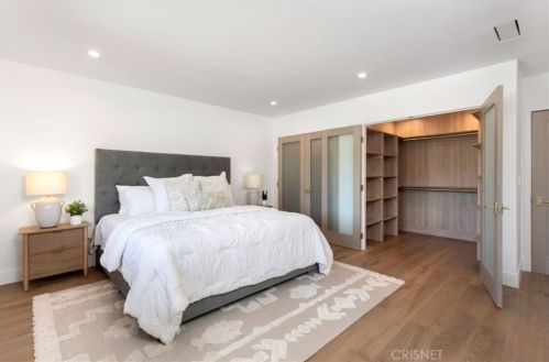 5243 Fulton Ave, Van Nuys CA  91401-5906 exterior