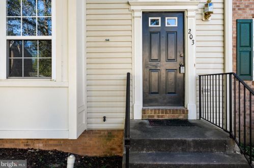 203 Regina Ln, Fredericksburg, VA 22405-8720