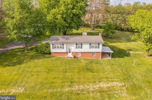 857 Oregon Trl, Harpers Ferry WV 25425-3144 exterior