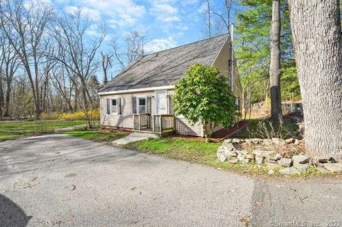 35 Philo Curtis Rd, Sandy Hook CT  06482-1220 exterior