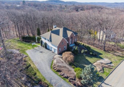 18 Powderhorn Dr, Kinnelon, NJ 07405-2933