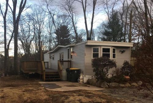 15 Oak Ter, Burrillville, RI 02839-1167